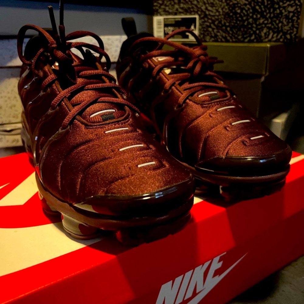 Air Vapormax burgundy